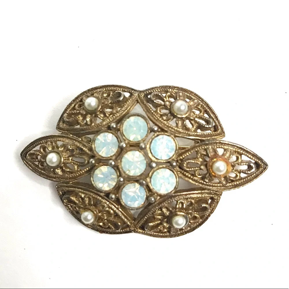 Vintage pretty pin